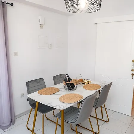 Quattro Center Apartament Larnaca